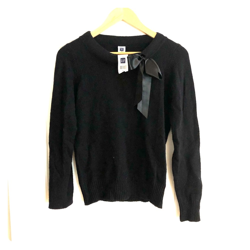 NWT Gap crew neck sweater with ribbon bow detail
